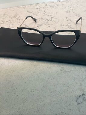 Gucci Squared Cat-Eye Shape Glasses